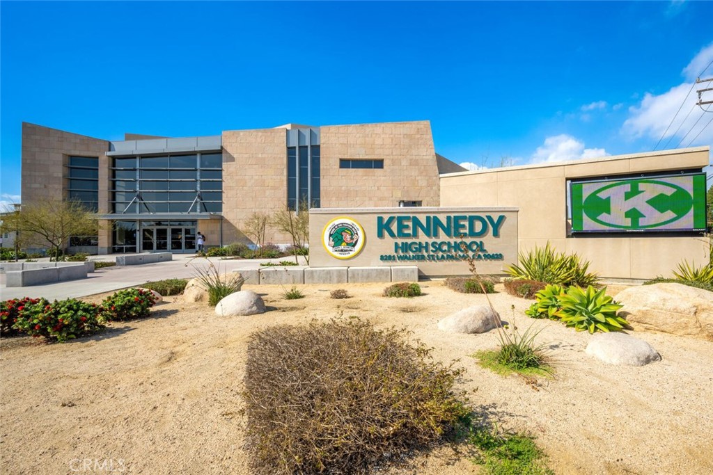 8441 Meadowlark Lane