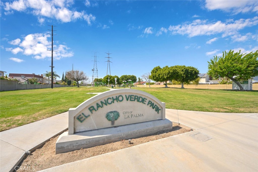 8441 Meadowlark Lane