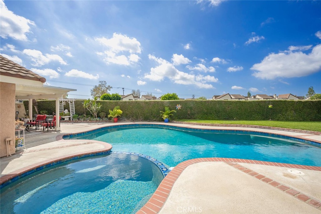 8441 Meadowlark Lane