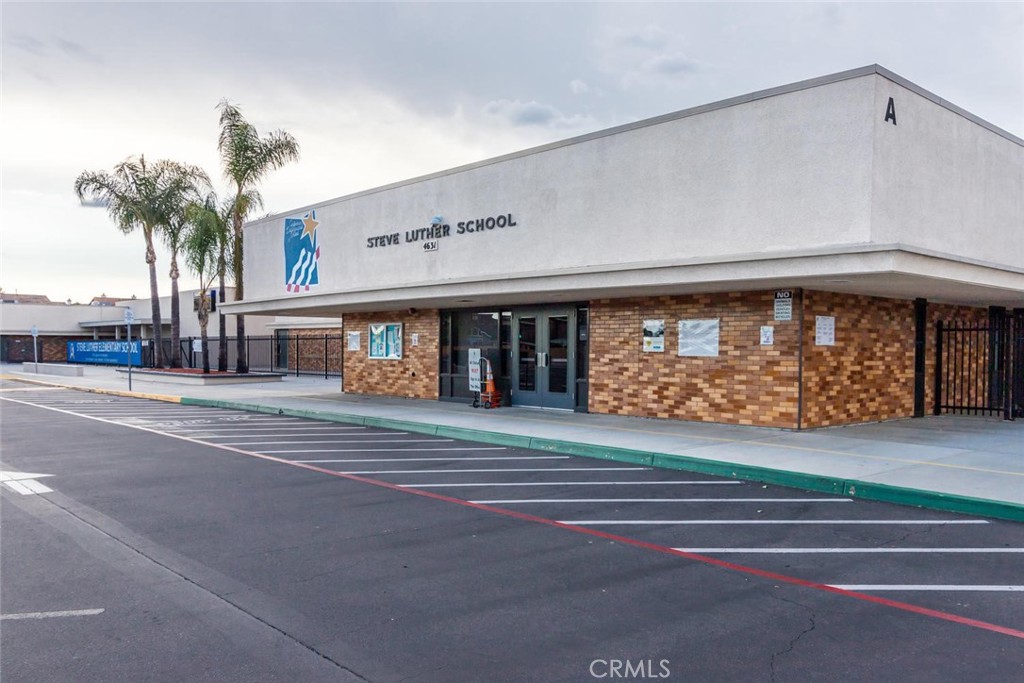 8441 Meadowlark Lane