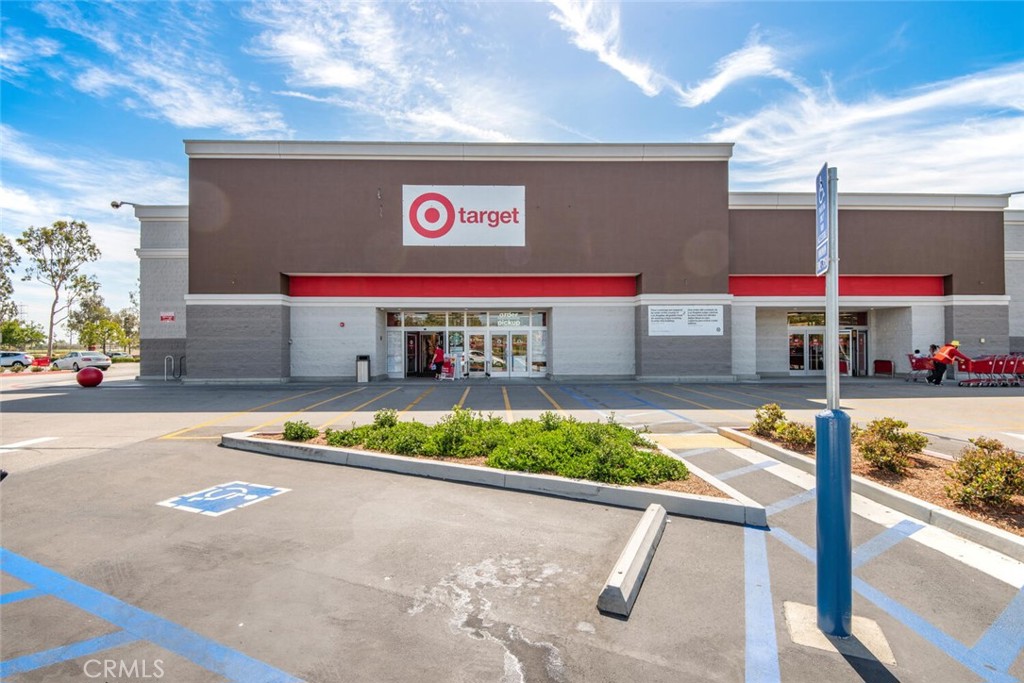 8441 Meadowlark Lane