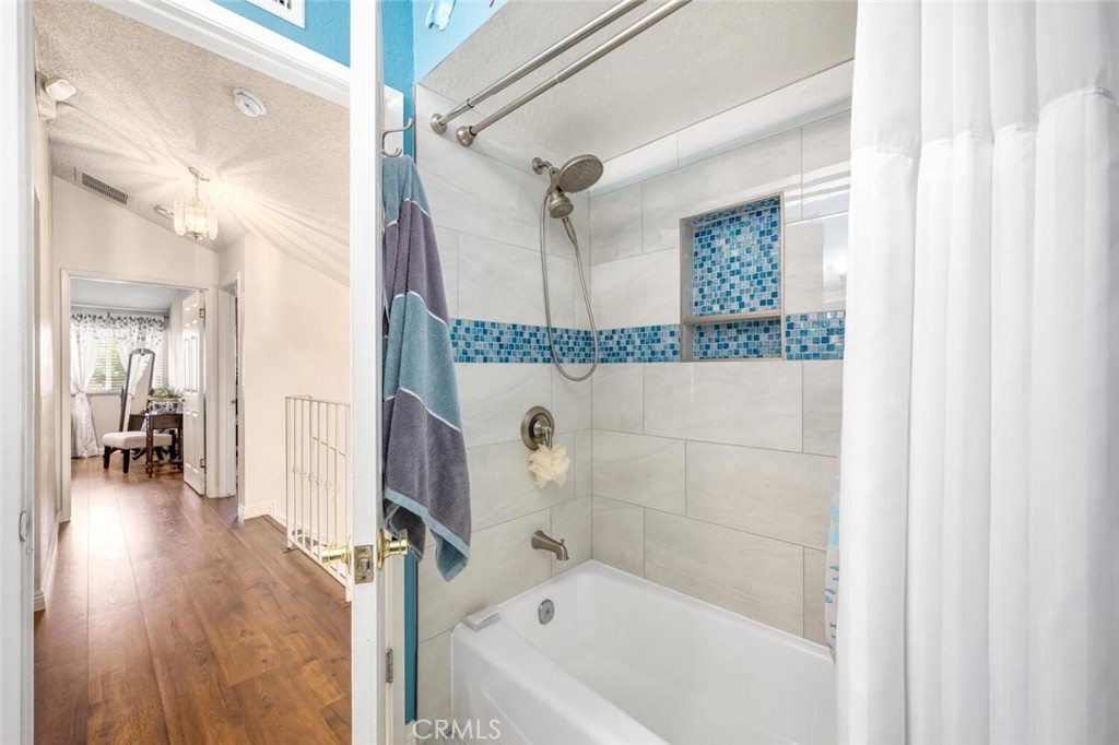 8441 Meadowlark Lane