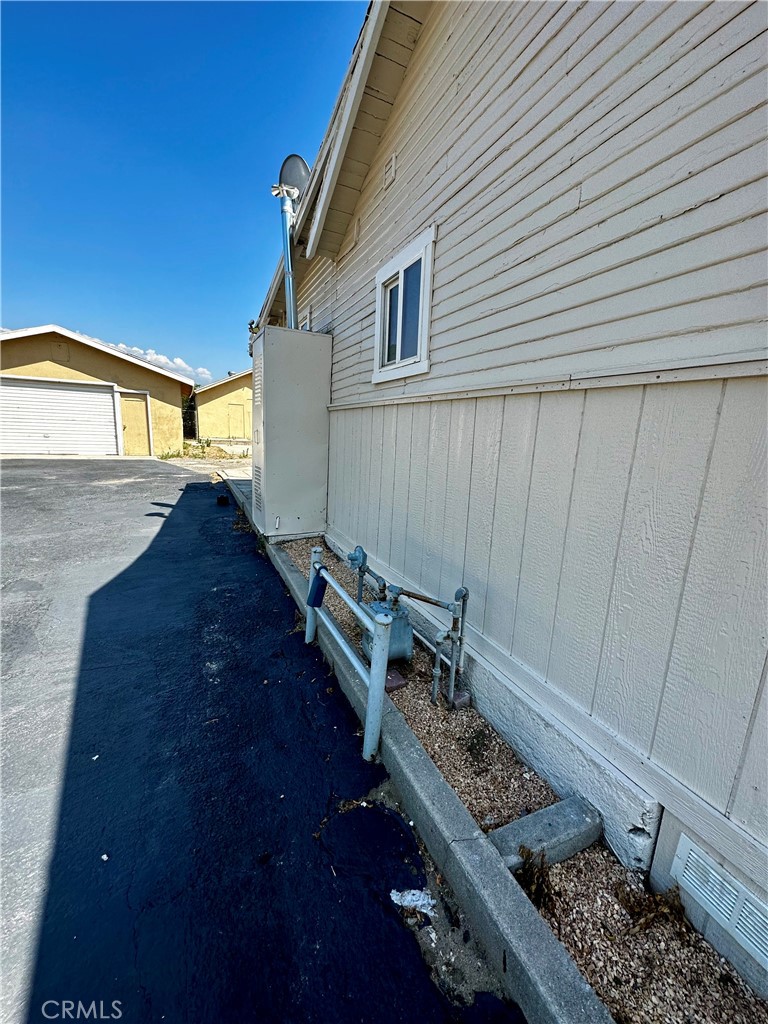 7593 Hillview Street