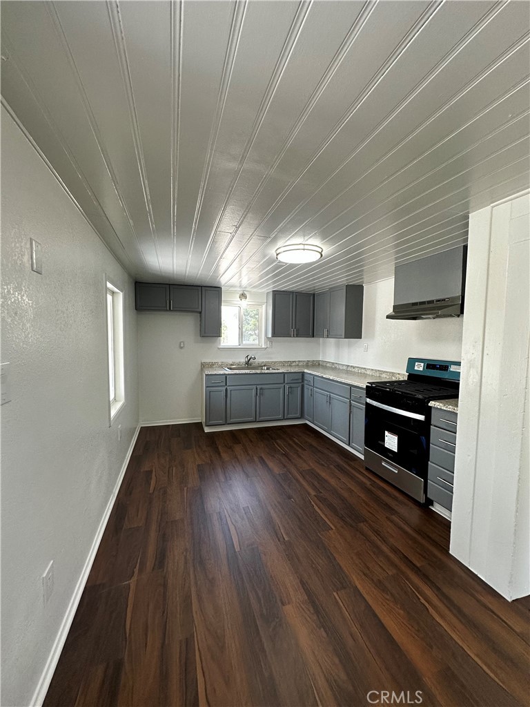 7593 Hillview Street