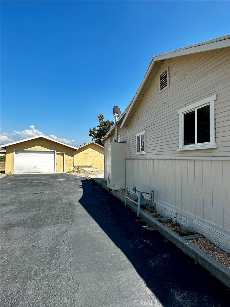 7593 Hillview Street