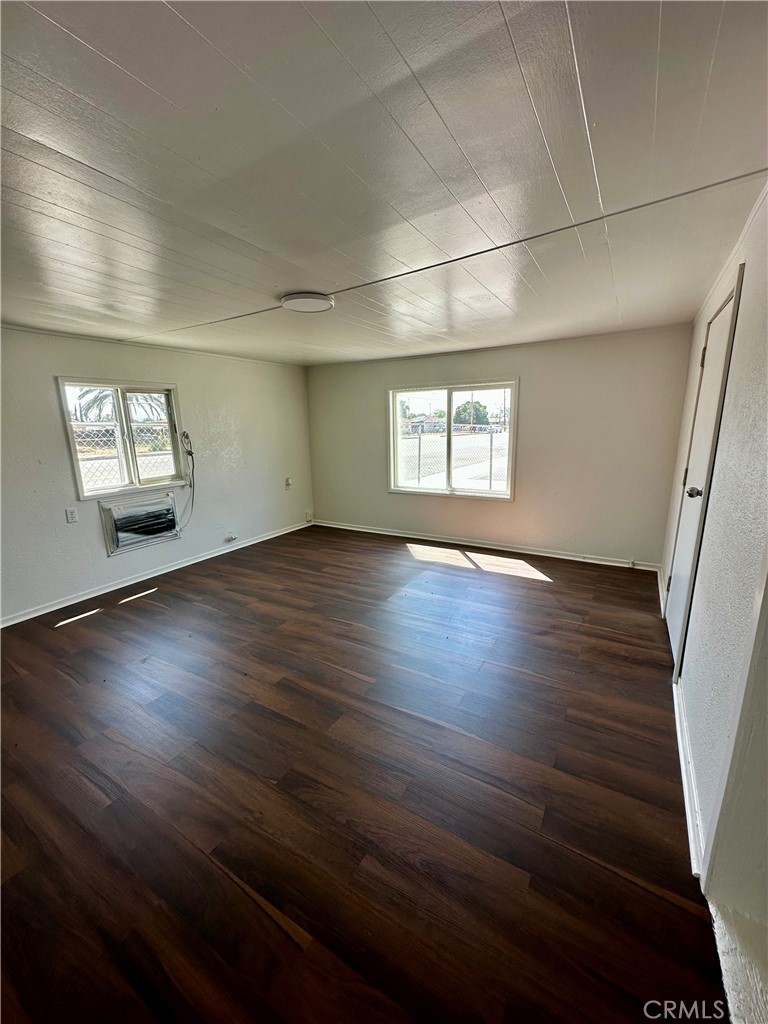 7593 Hillview Street