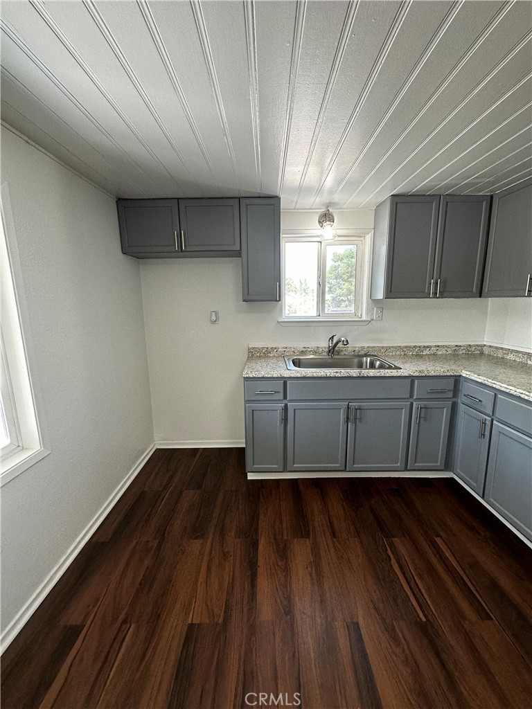 7593 Hillview Street