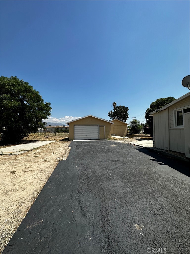 7593 Hillview Street