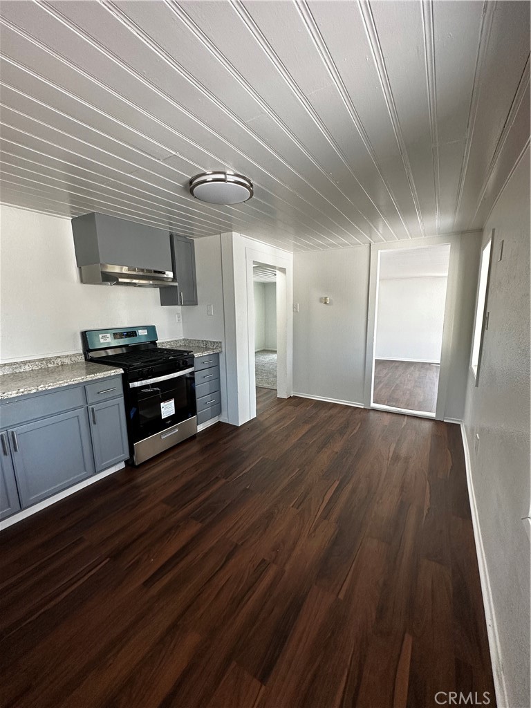 7593 Hillview Street