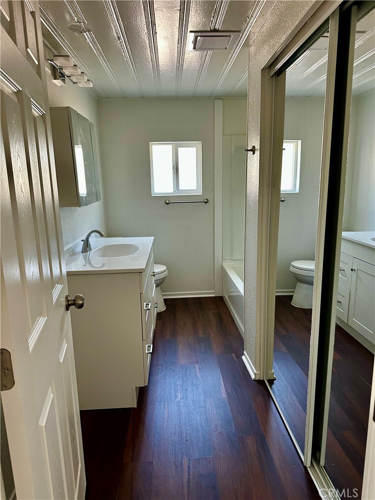 7593 Hillview Street