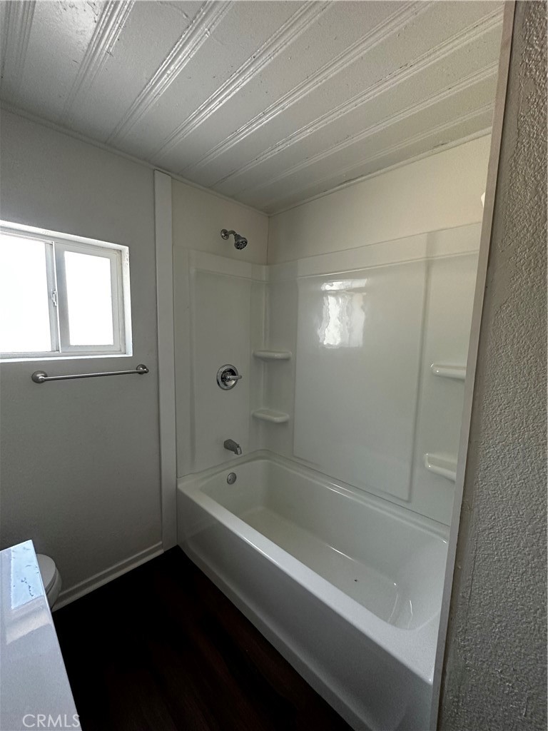 7593 Hillview Street