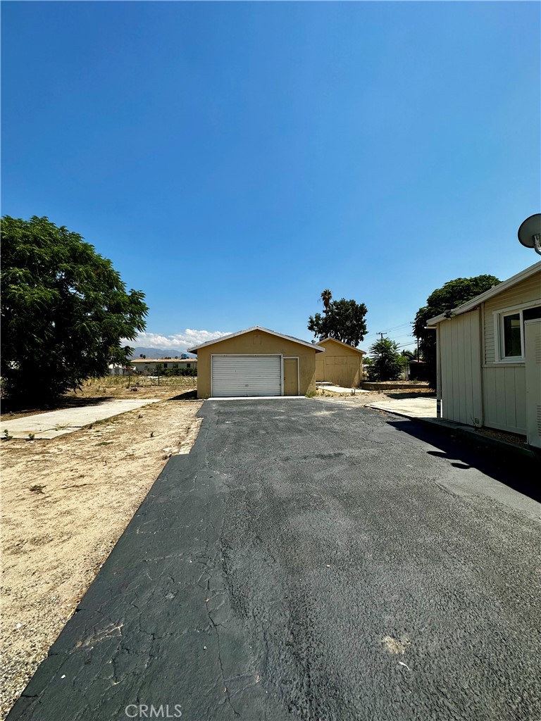 7593 Hillview Street