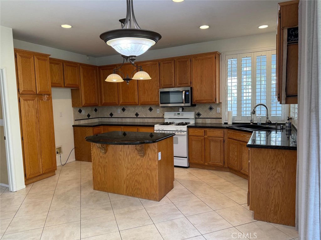 1285 La Tremolina Lane
