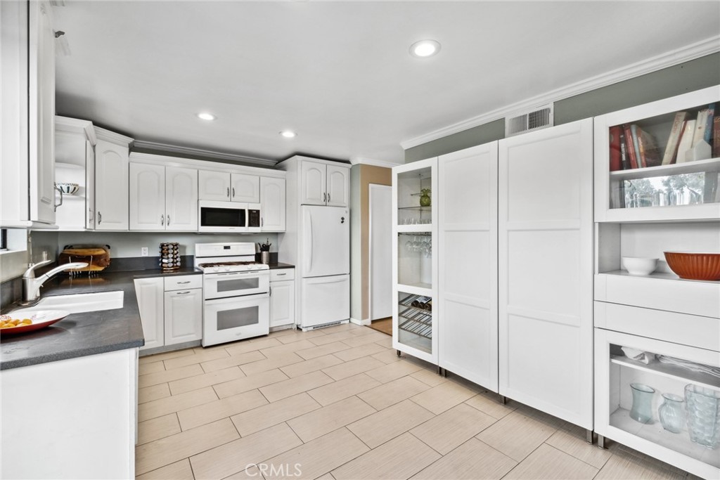 1201 Las Arenas Way 1