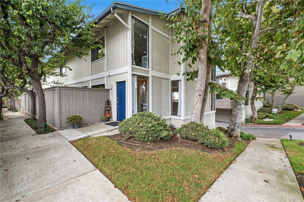 1201 Las Arenas Way 1