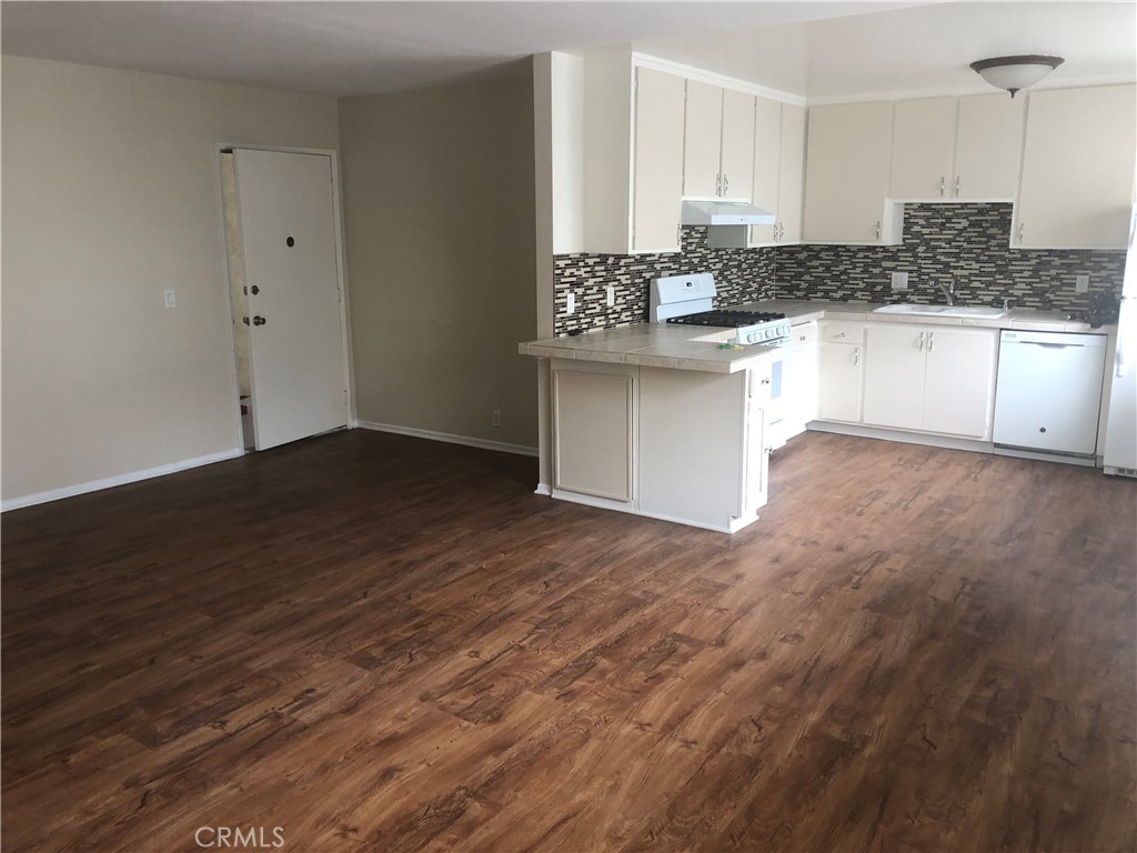 33942 Amber Lantern Street