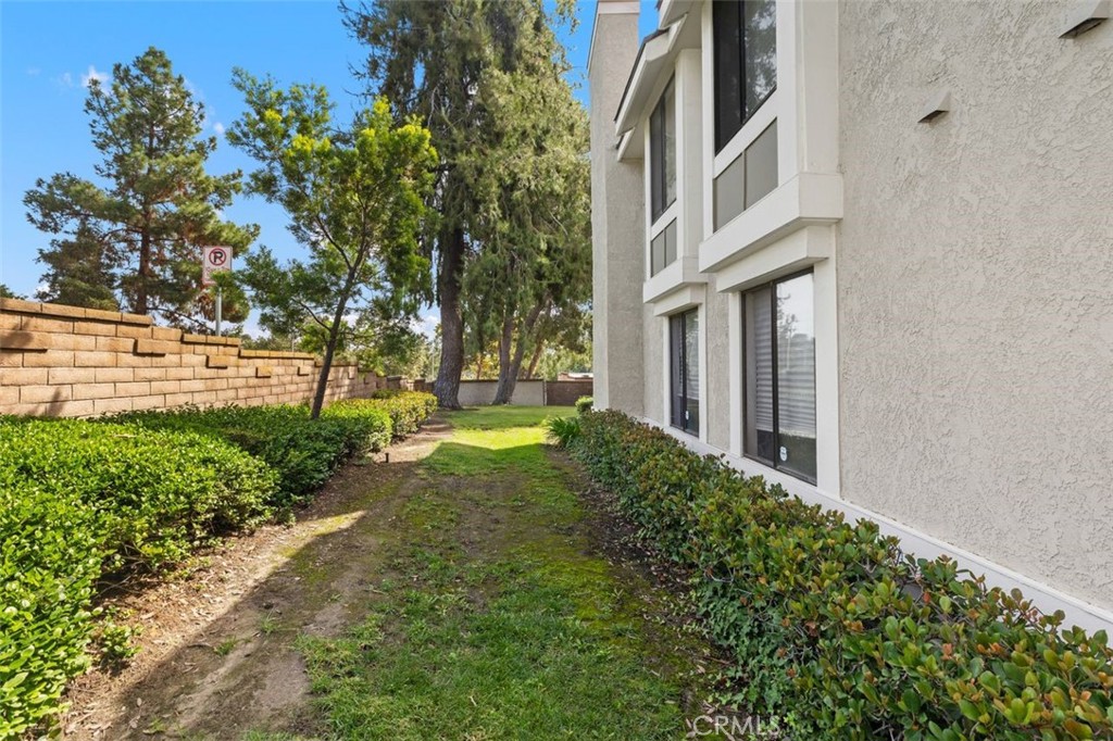 22294 Redwood Pointe 6D