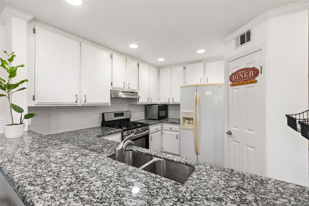 22294 Redwood Pointe 6D