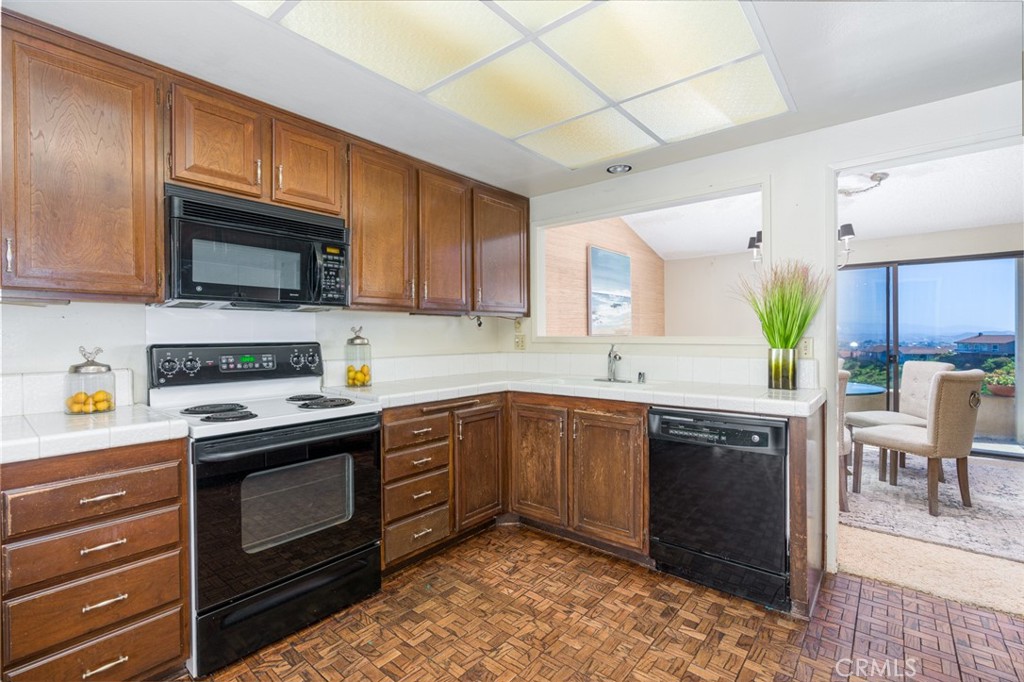 31002 Flying Cloud Drive