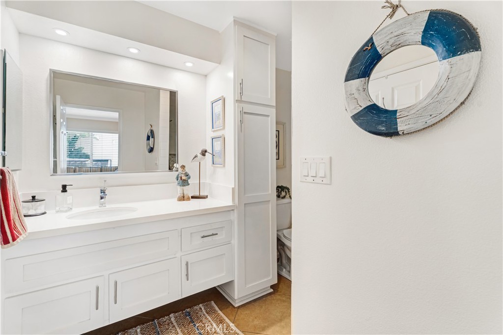 711 Pacific Coast Hwy 111