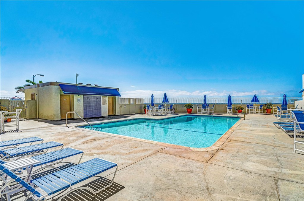 711 Pacific Coast Hwy 111