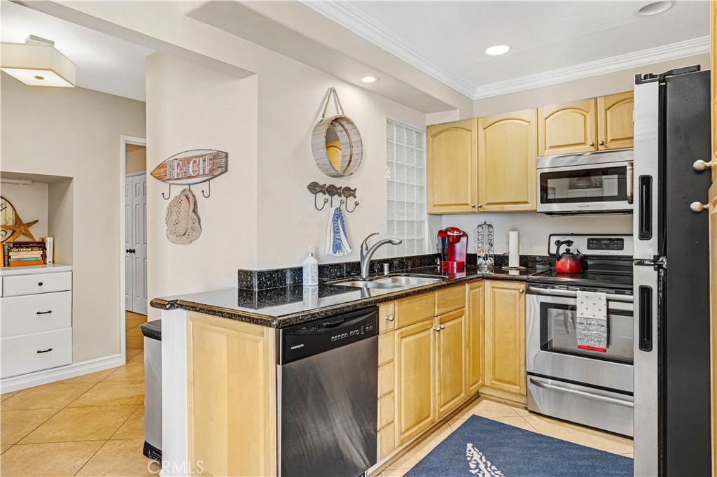 711 Pacific Coast Hwy 111