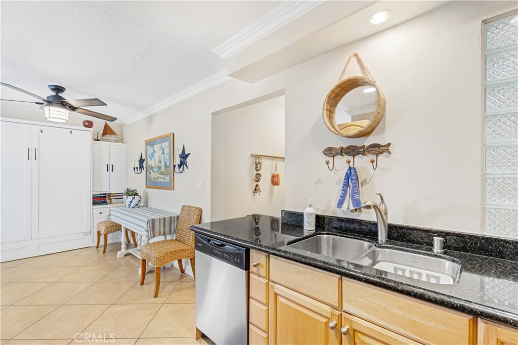 711 Pacific Coast Hwy 111