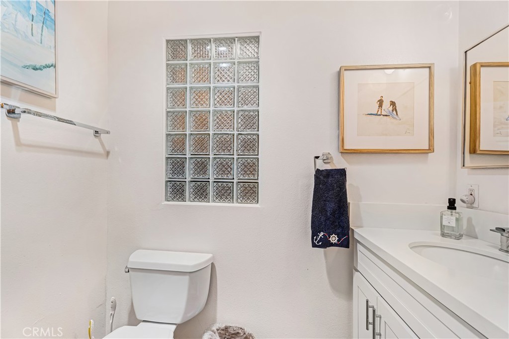 711 Pacific Coast Hwy 111