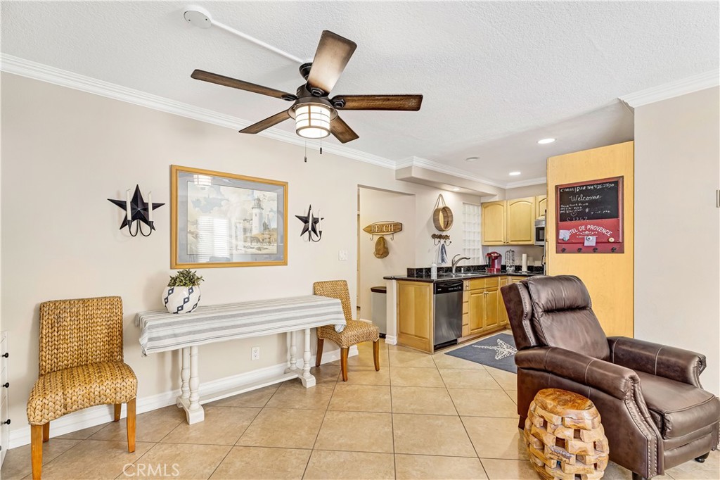 711 Pacific Coast Hwy 111