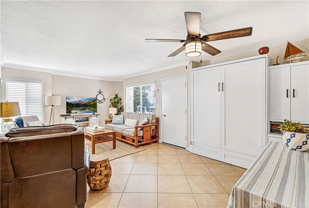 711 Pacific Coast Hwy 111