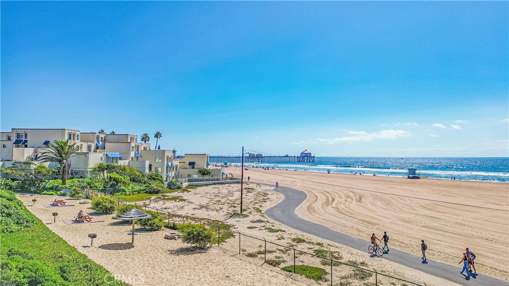 711 Pacific Coast Hwy 111