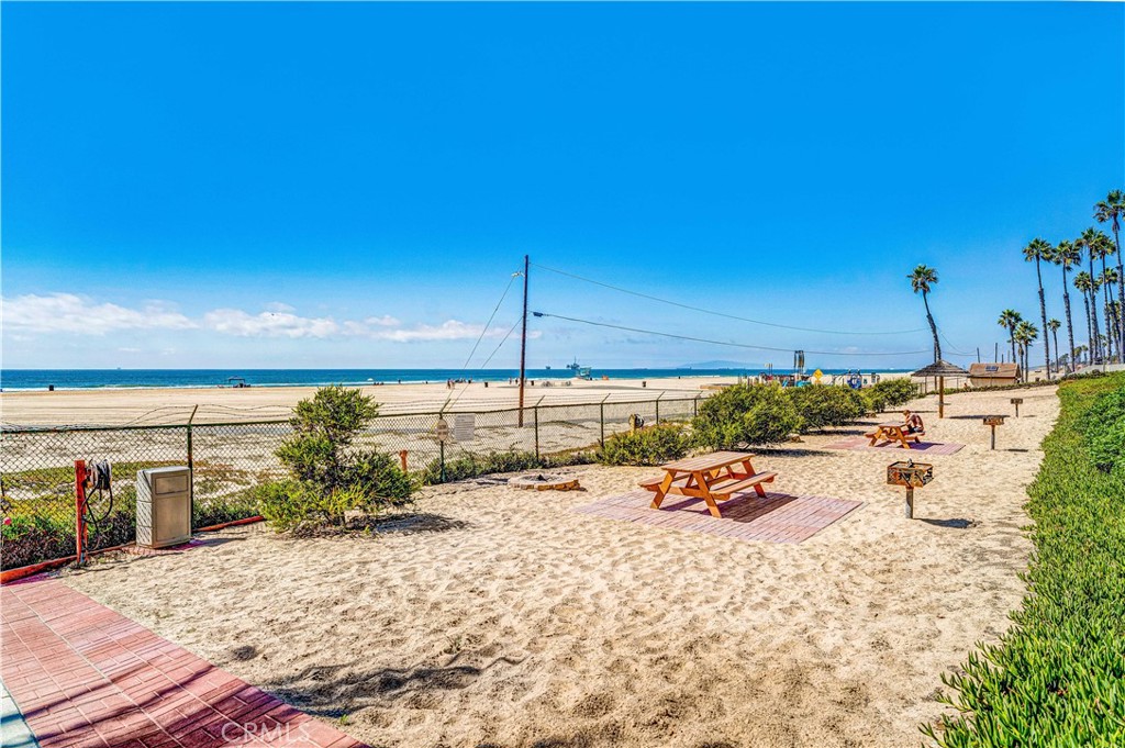 711 Pacific Coast Hwy 111