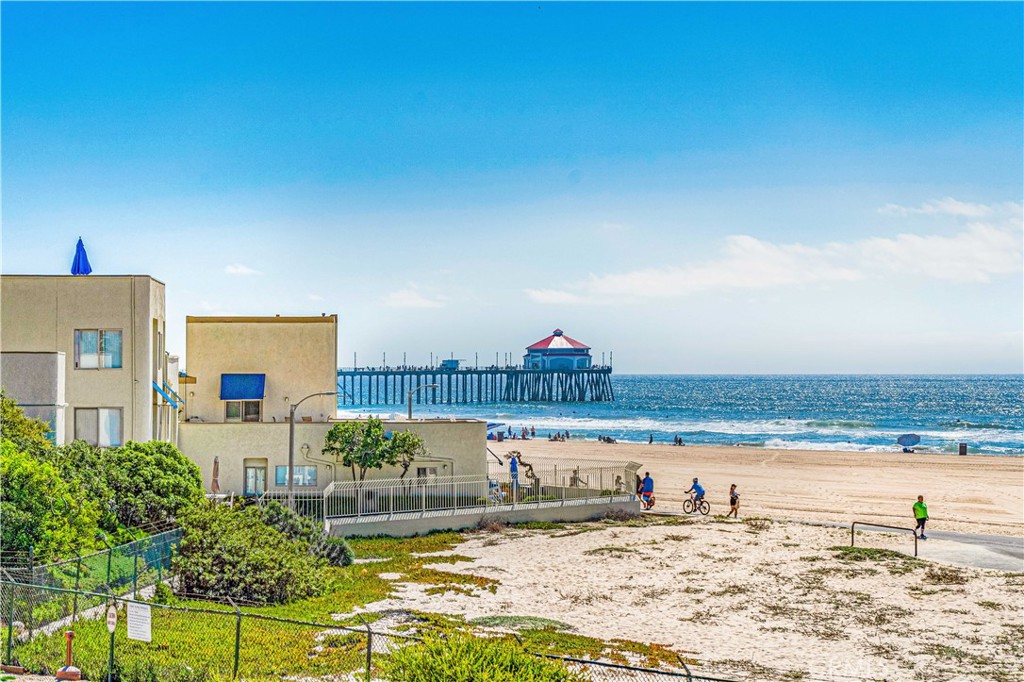 711 Pacific Coast Hwy 111