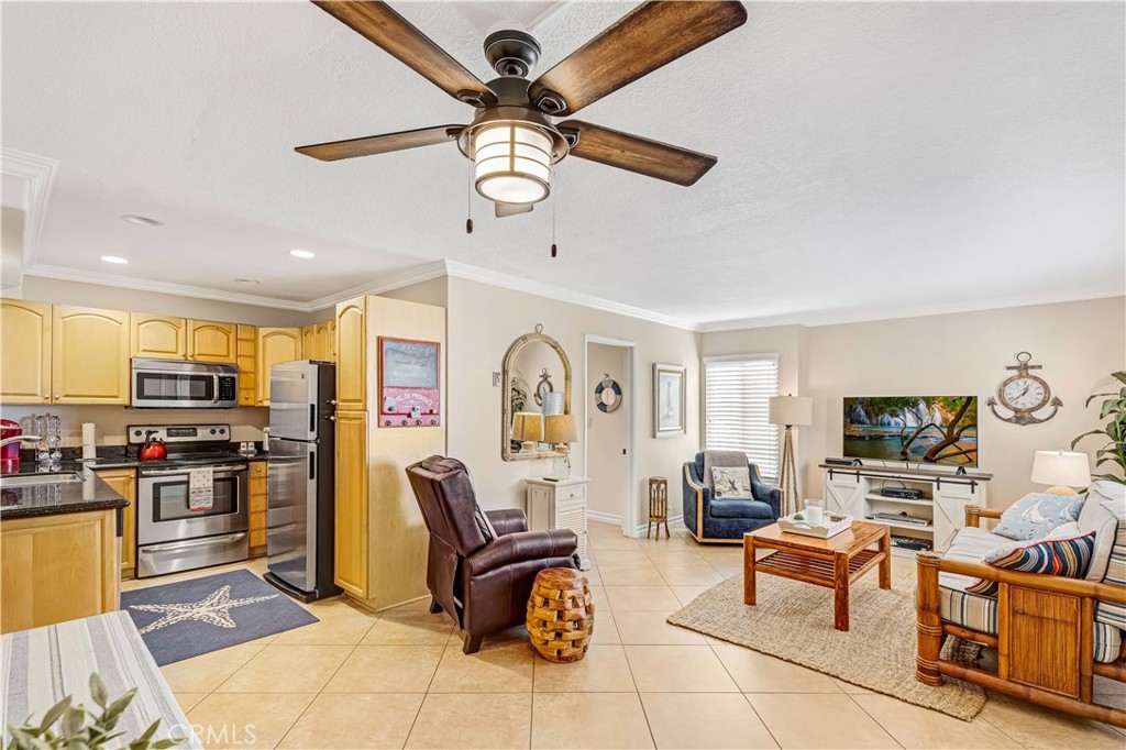 711 Pacific Coast Hwy 111