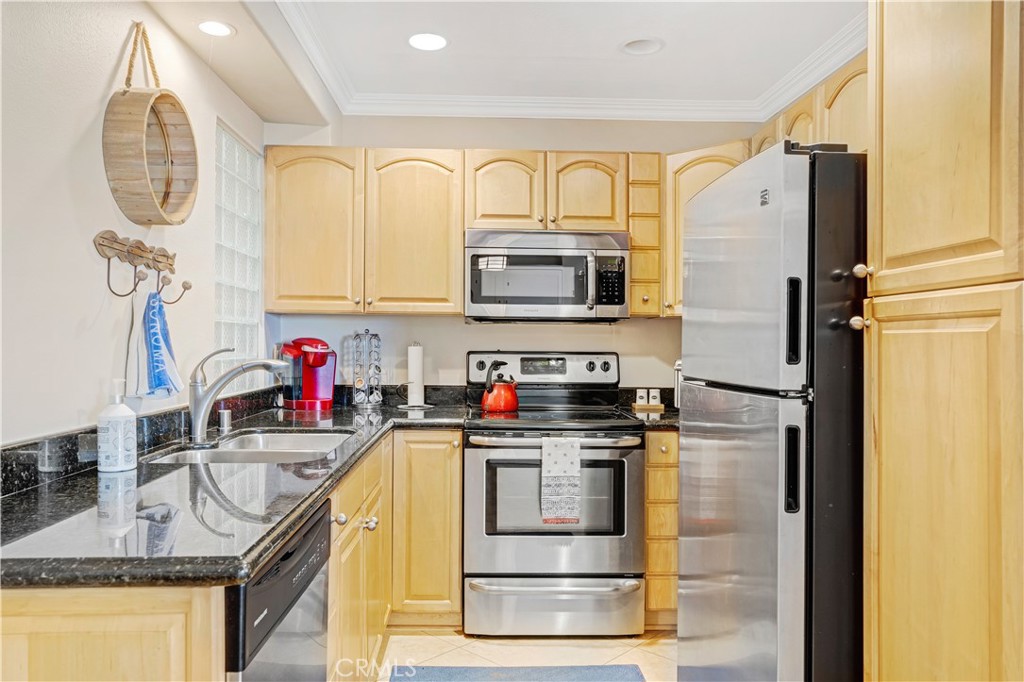 711 Pacific Coast Hwy 111