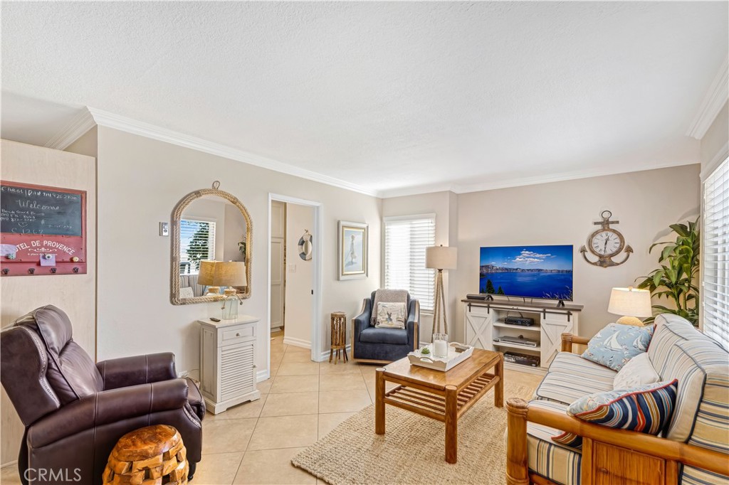 711 Pacific Coast Hwy 111