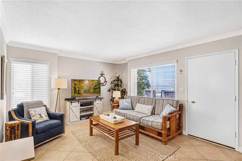 711 Pacific Coast Hwy 111