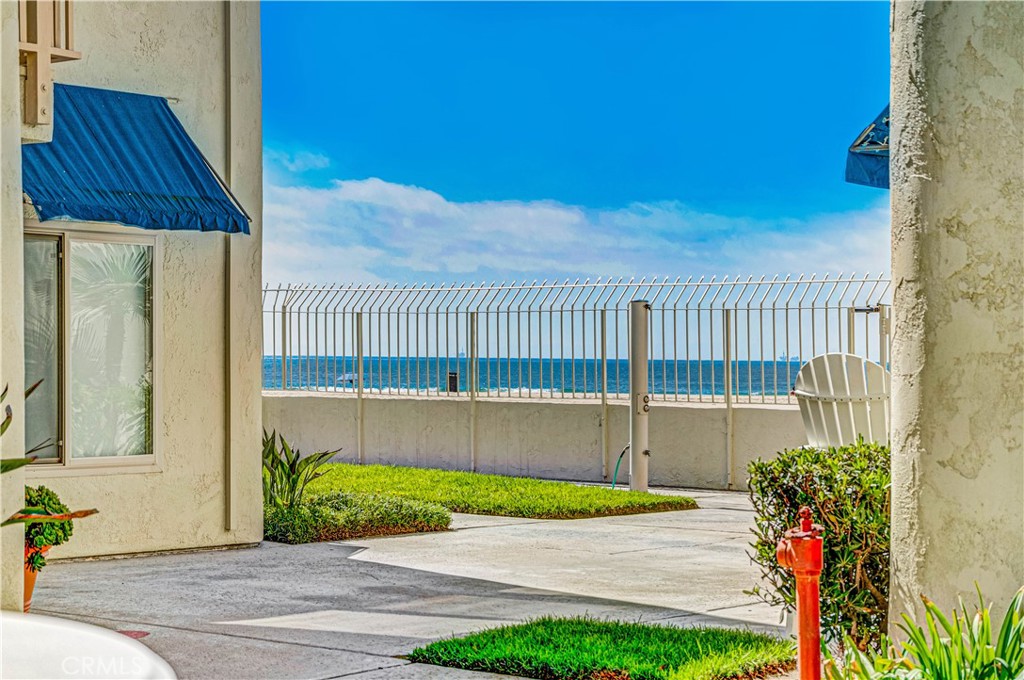 711 Pacific Coast Hwy 111