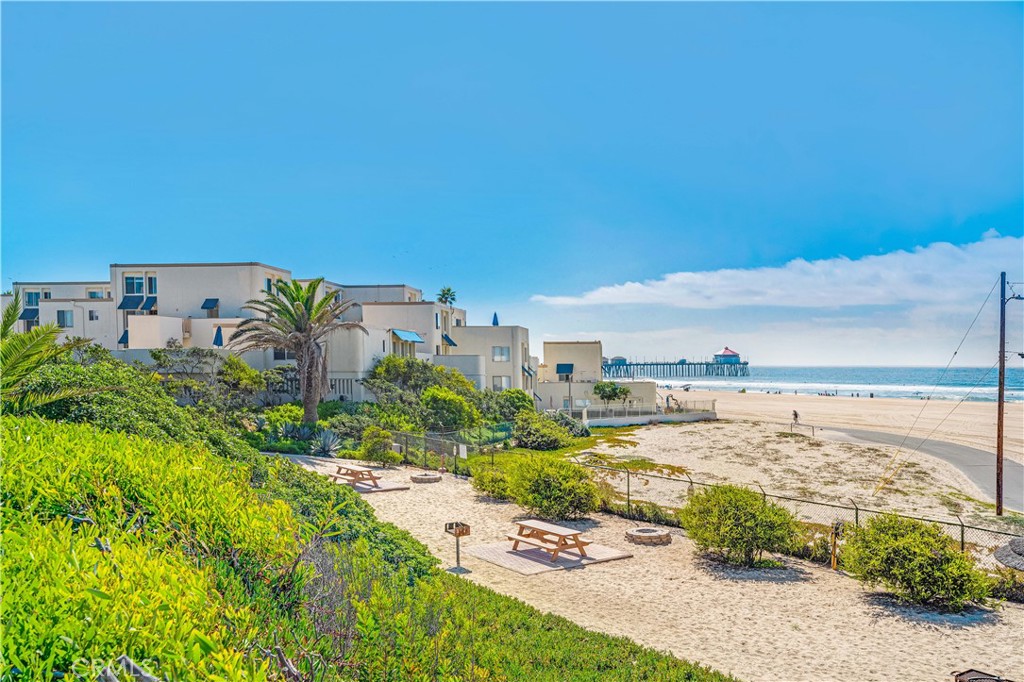 711 Pacific Coast Hwy 111