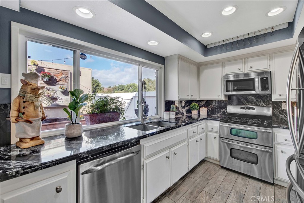 10555 La Rosa Circle