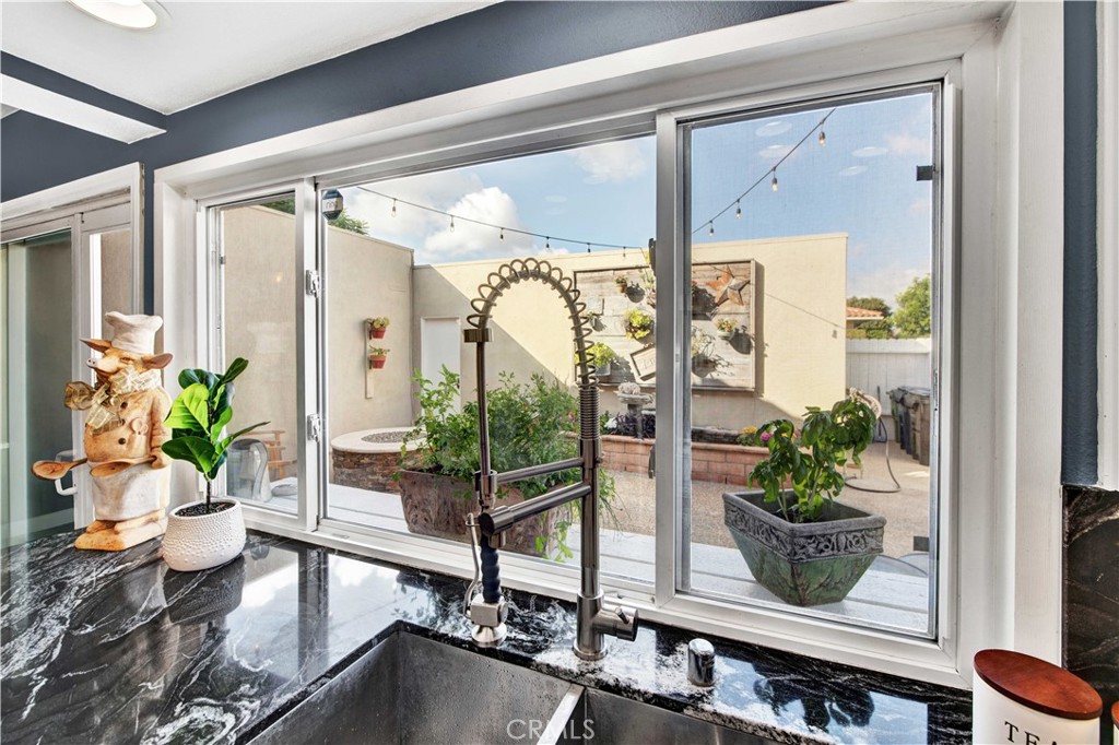 10555 La Rosa Circle