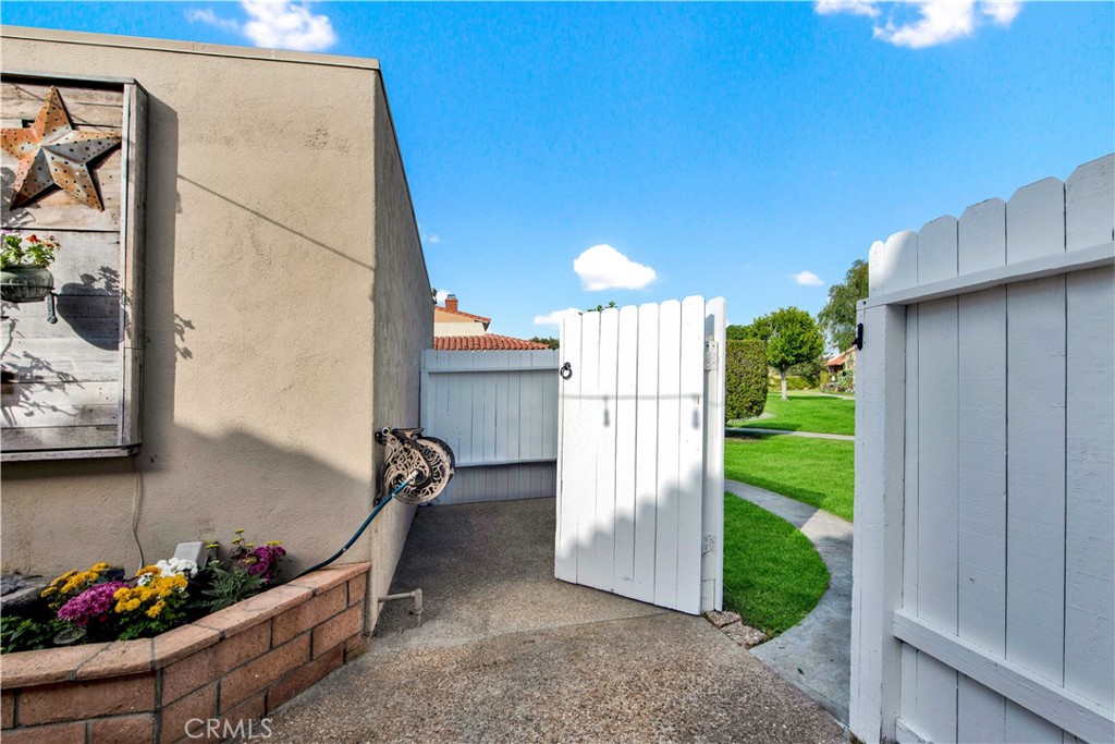 10555 La Rosa Circle