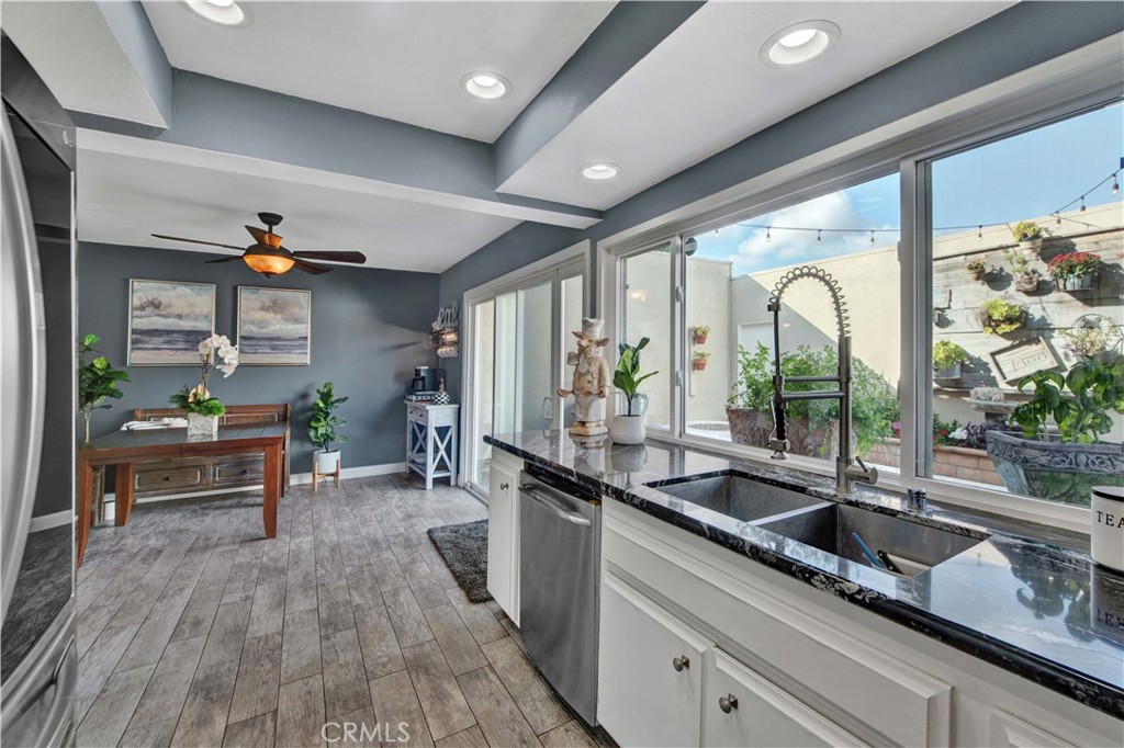 10555 La Rosa Circle