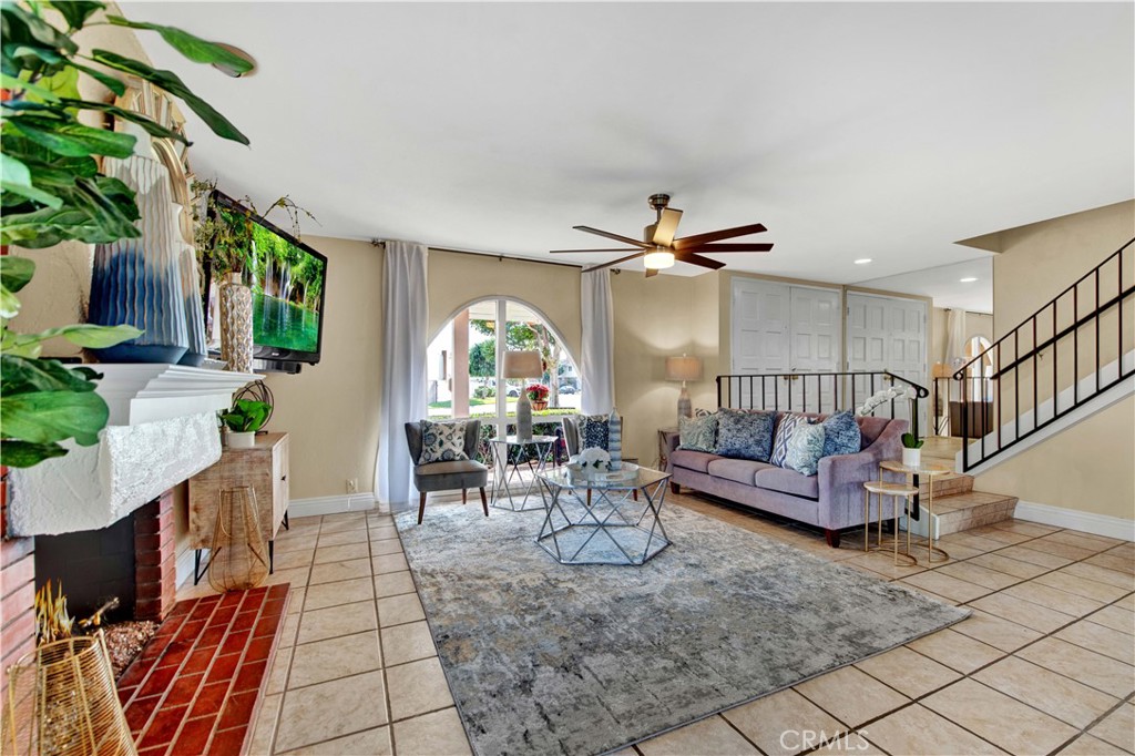 10555 La Rosa Circle
