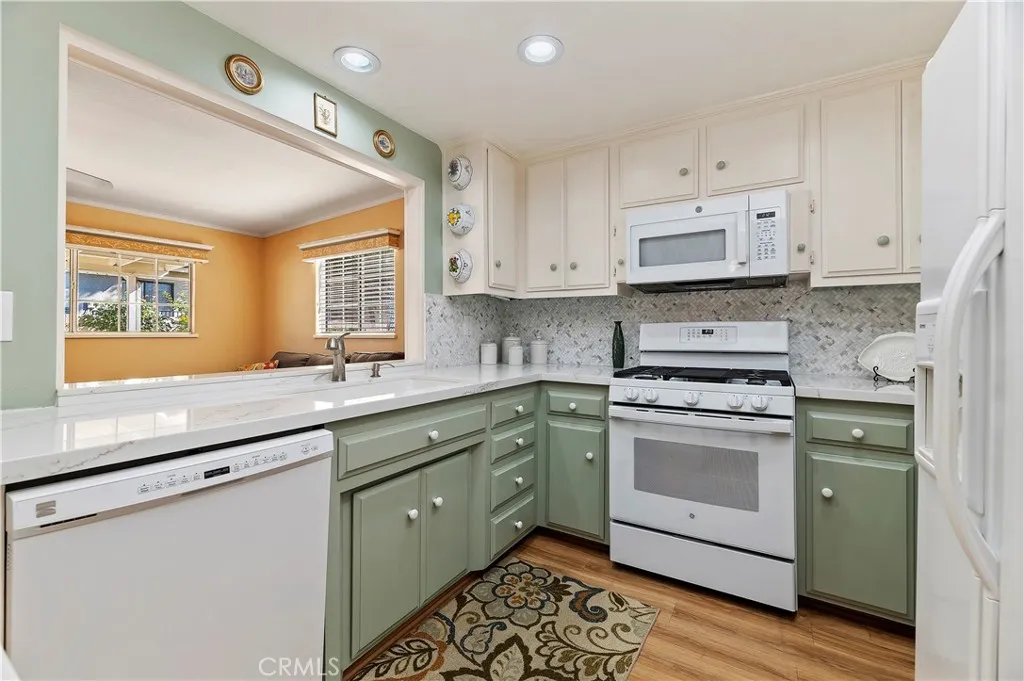 2121 El Rancho Circle