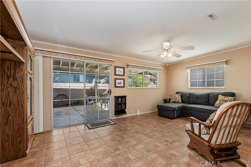 2121 El Rancho Circle