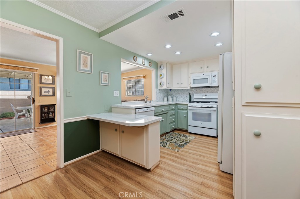 2121 El Rancho Circle