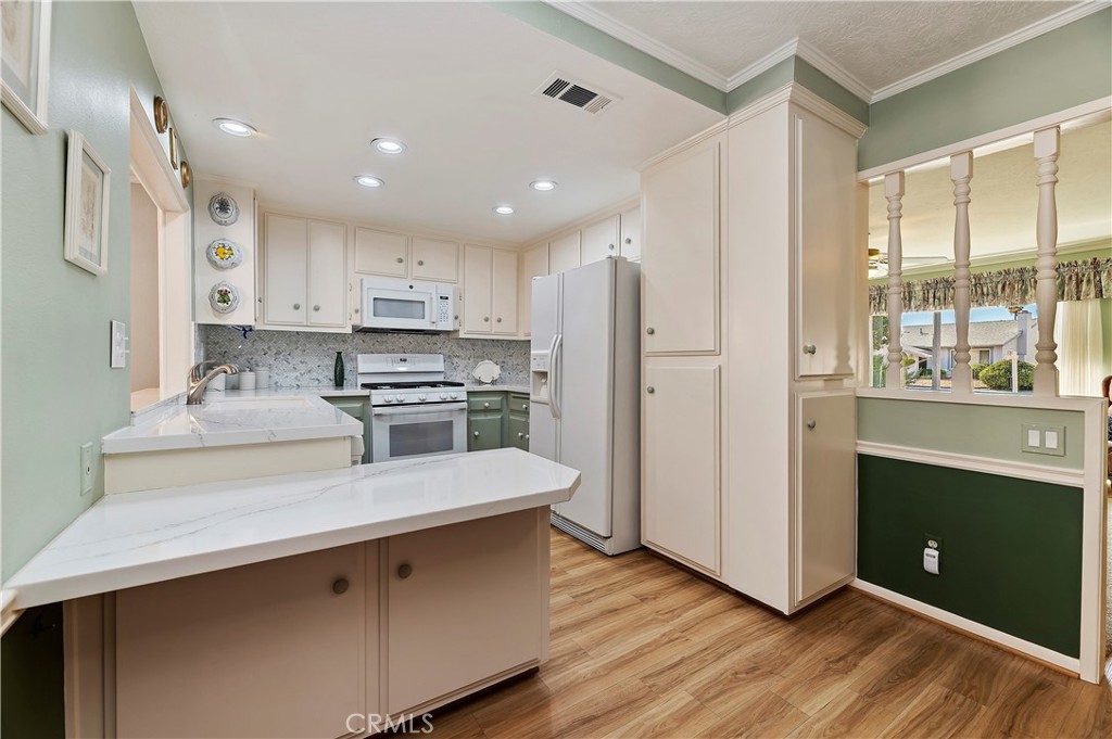 2121 El Rancho Circle