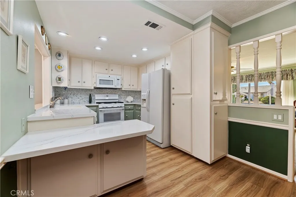 2121 El Rancho Circle