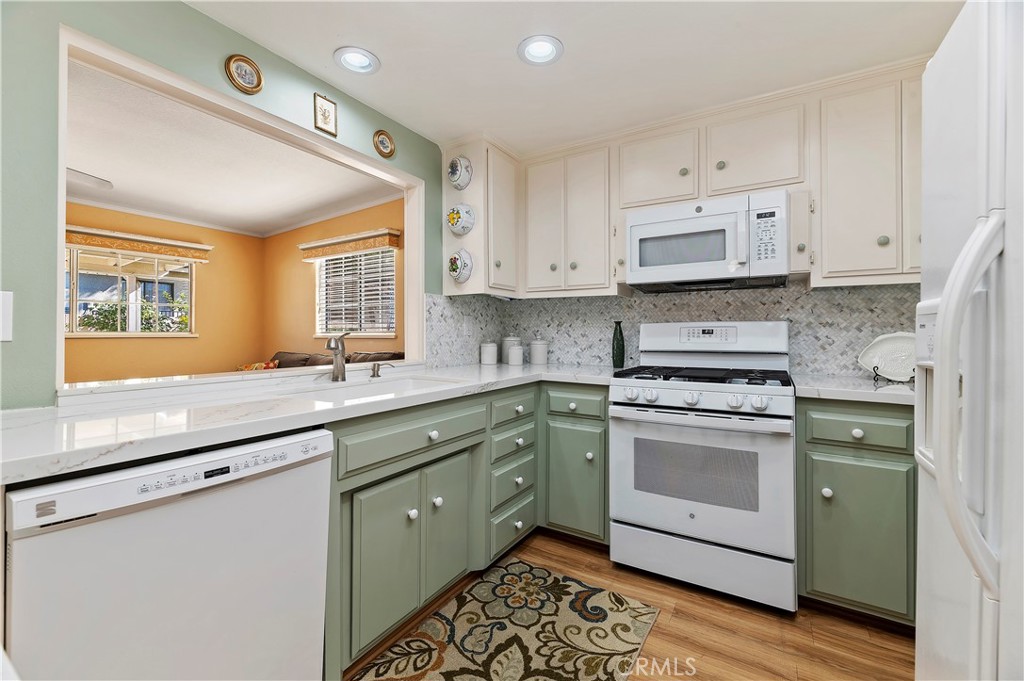 2121 El Rancho Circle